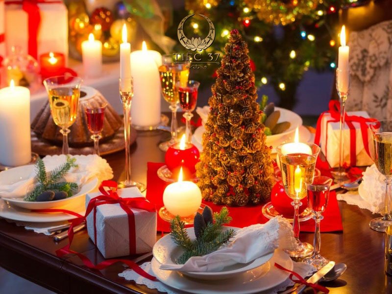 Những cách trang trí bàn tiệc Giáng sinh lộng lẫy
