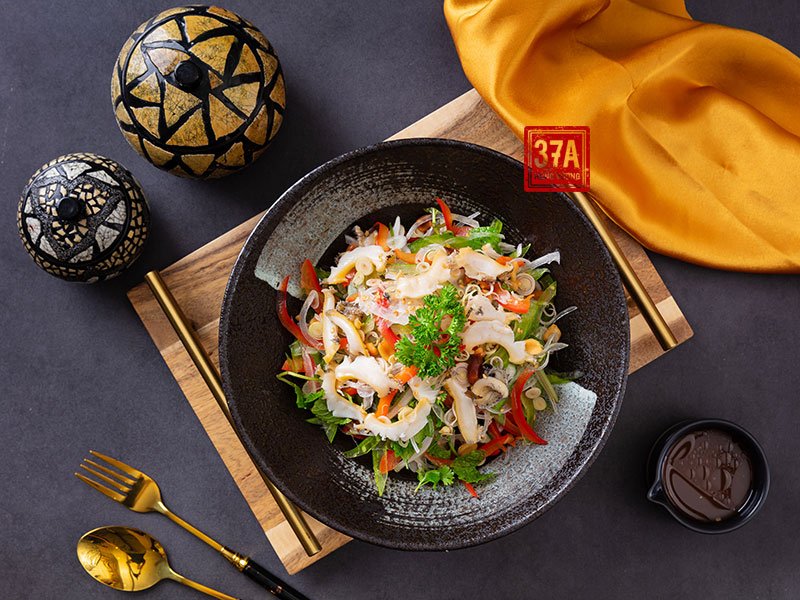 Salad bào ngư tại nhà hàng 37 Hùng Vương